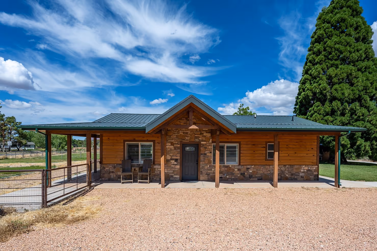 Click for Pet Friendly Vacation Homes in Kanab, Utah