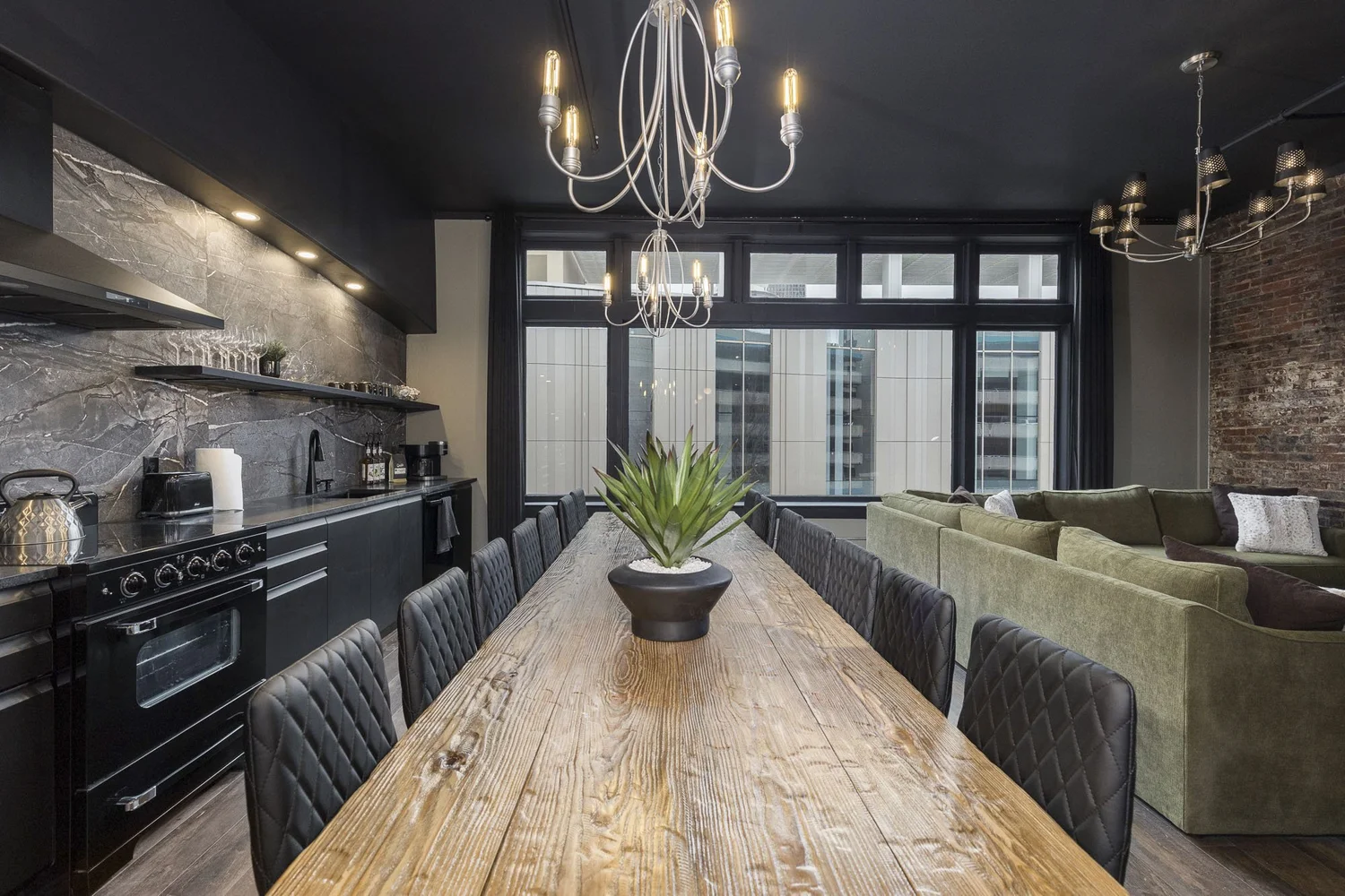 Penthouse Grand Executive Suite