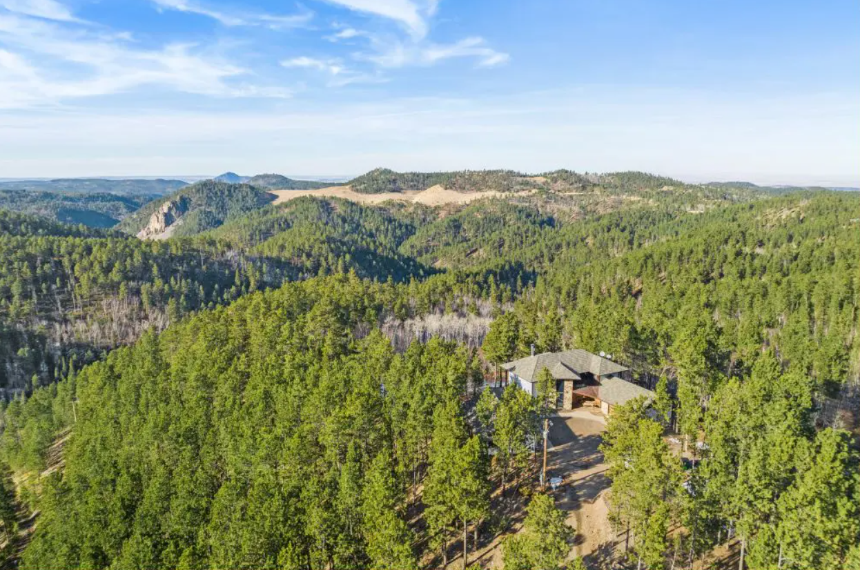Designer’s Secrets Behind the Weirdest Cabin in the Black Hills