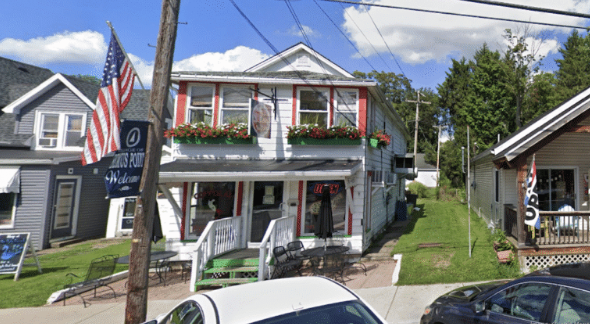 2. Coppola’s Pizzeria (Bemus Point, NY)