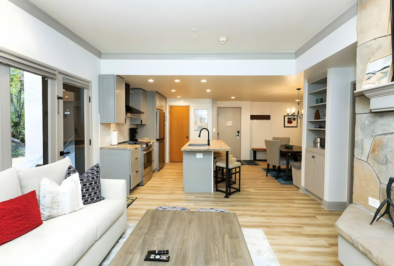 Steps From Ski Slopes - Stunning Remodeled Condo!